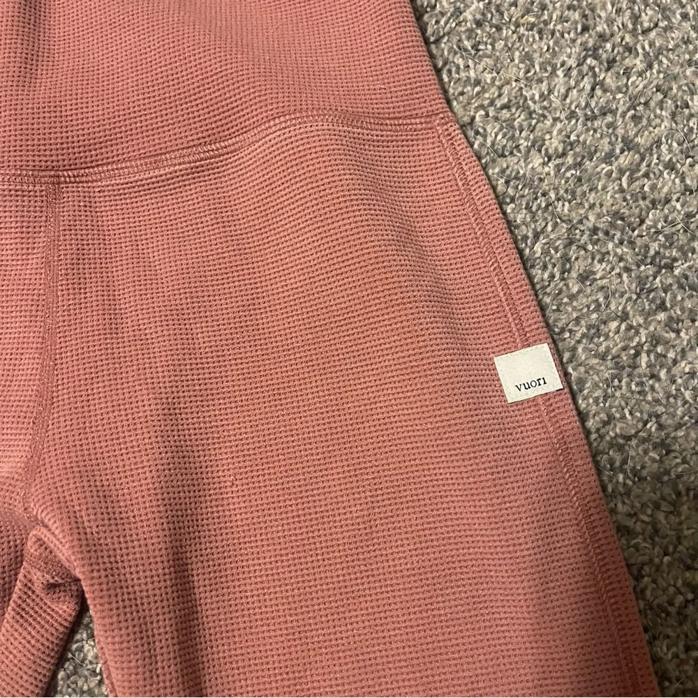 Vuori Women's Leggings in Dusty Rose - Picture 3 of 5
